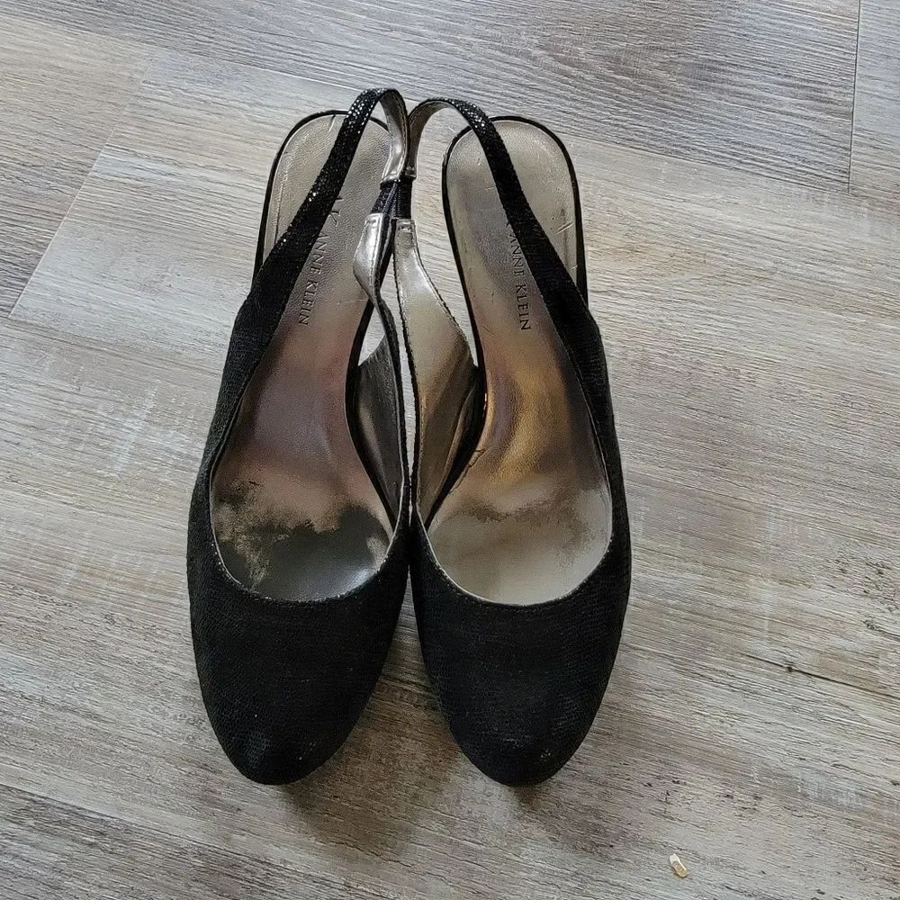 Anne Klein Wylie black Size 7.5 leather pumps heels
